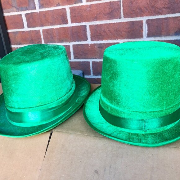 🍀 Lot 2 Green Velvet Hats St Patrick’s Day Leprechaun Halloween Costume Party - Picture 2 of 4
